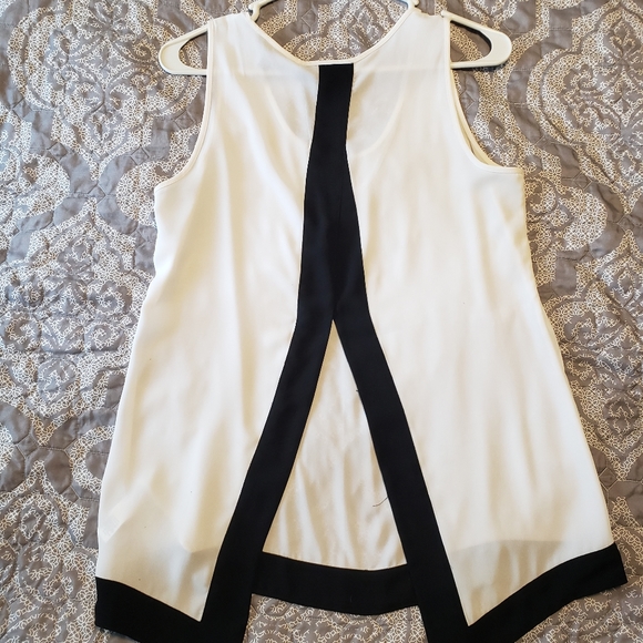 Tank Tops - Picture 5 of 6